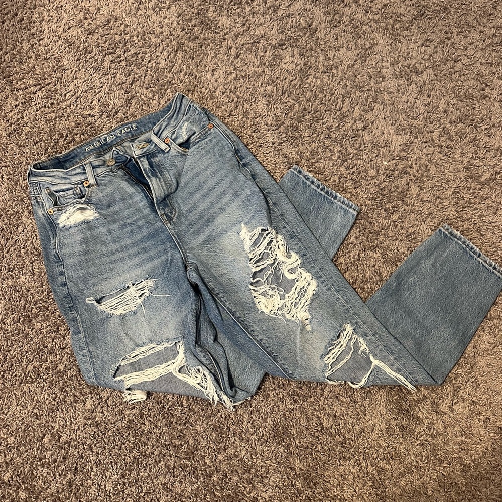 American Eagle Strigid Ripped Mom Jean